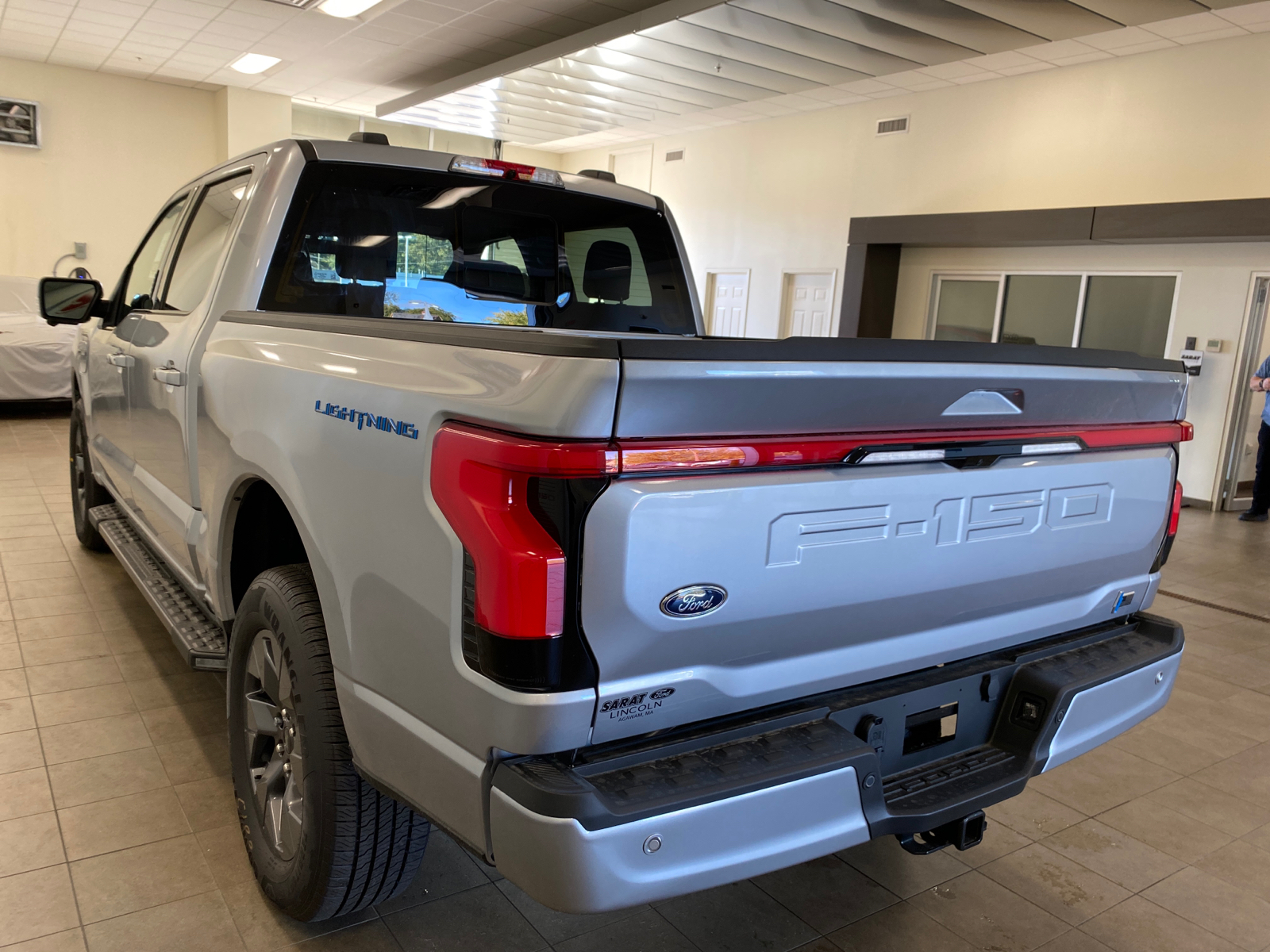 2023 Ford F-150 Lightning 2023 FORD F-150 LIGHTNING LARIAT CREW CAB 4DR 145  4