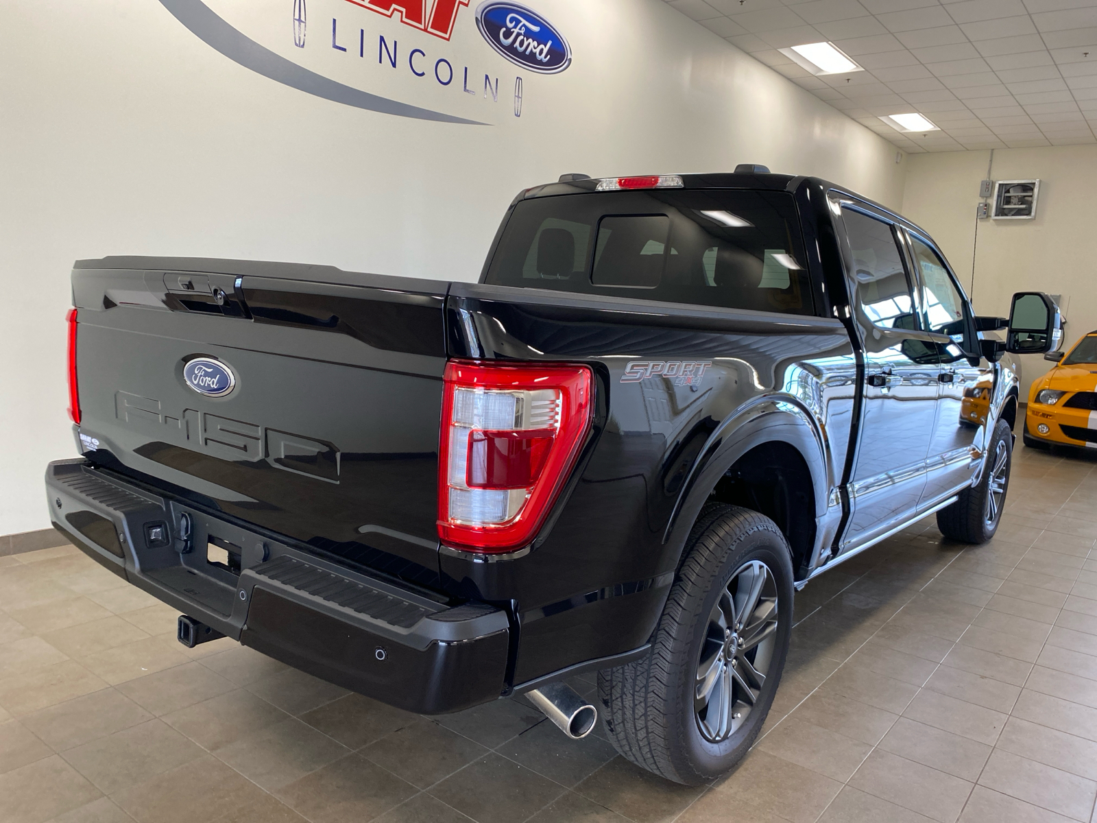 2023 Ford F-150 2023 FORD F-150 LARIAT CREW CAB 4DR 145 WB 4WD 7