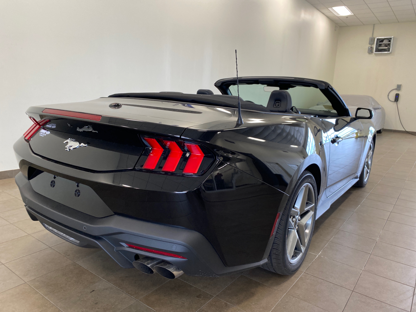 2024 Ford Mustang MUSTANG ECOBOOST CONV 8