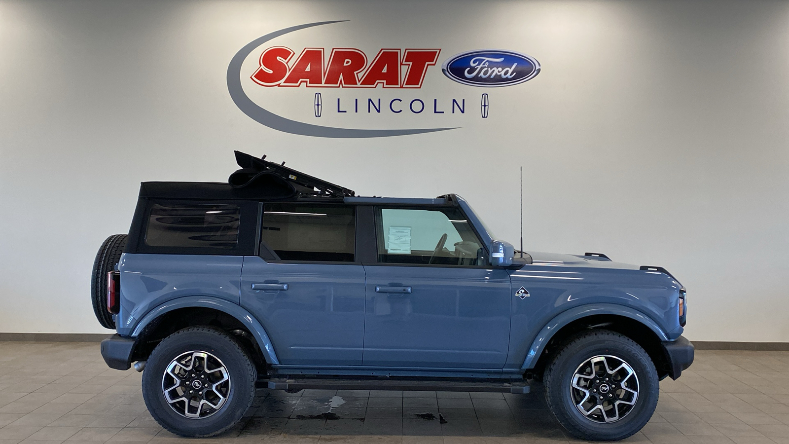 2024 Ford Bronco E8B0 OUTER BANKS 4 DOOR 2