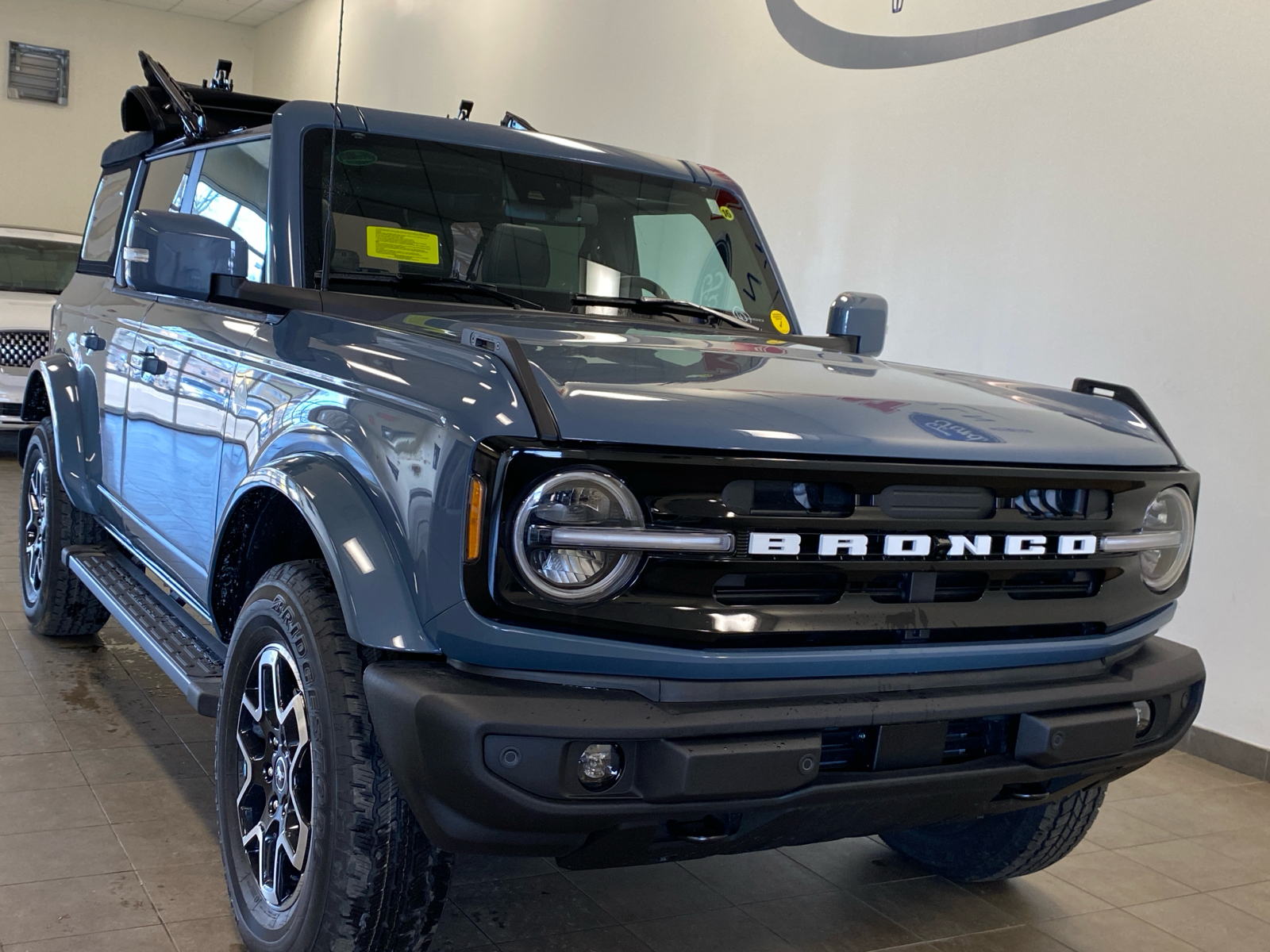 2024 Ford Bronco E8B0 OUTER BANKS 4 DOOR 3