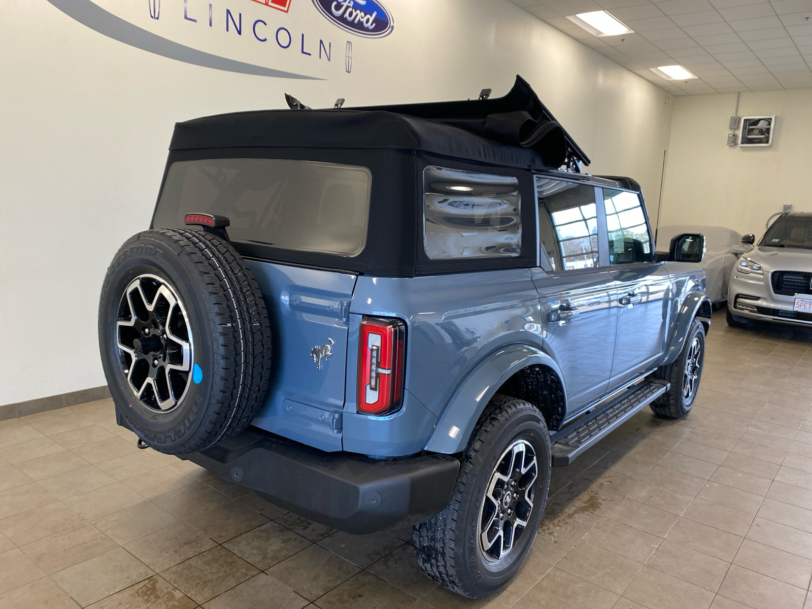 2024 Ford Bronco E8B0 OUTER BANKS 4 DOOR 8