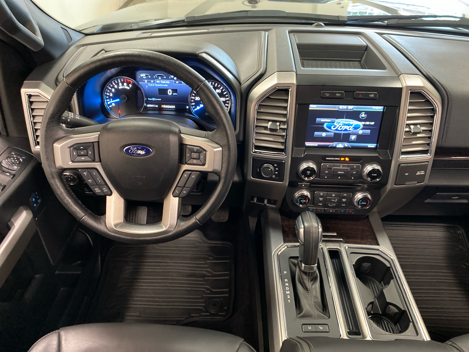 2015 Ford F-150 Platinum 14