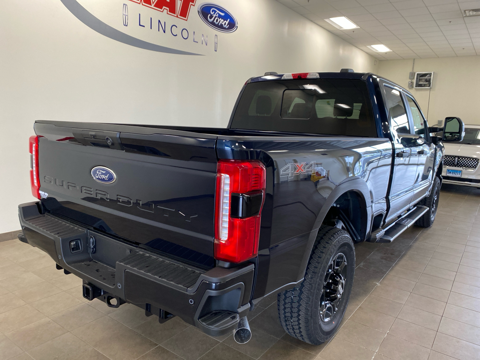 2024 Ford Super Duty F-250 SRW 2024 FORD F-250 XL CREW CAB 4DR 160 WB 4WD HD 7