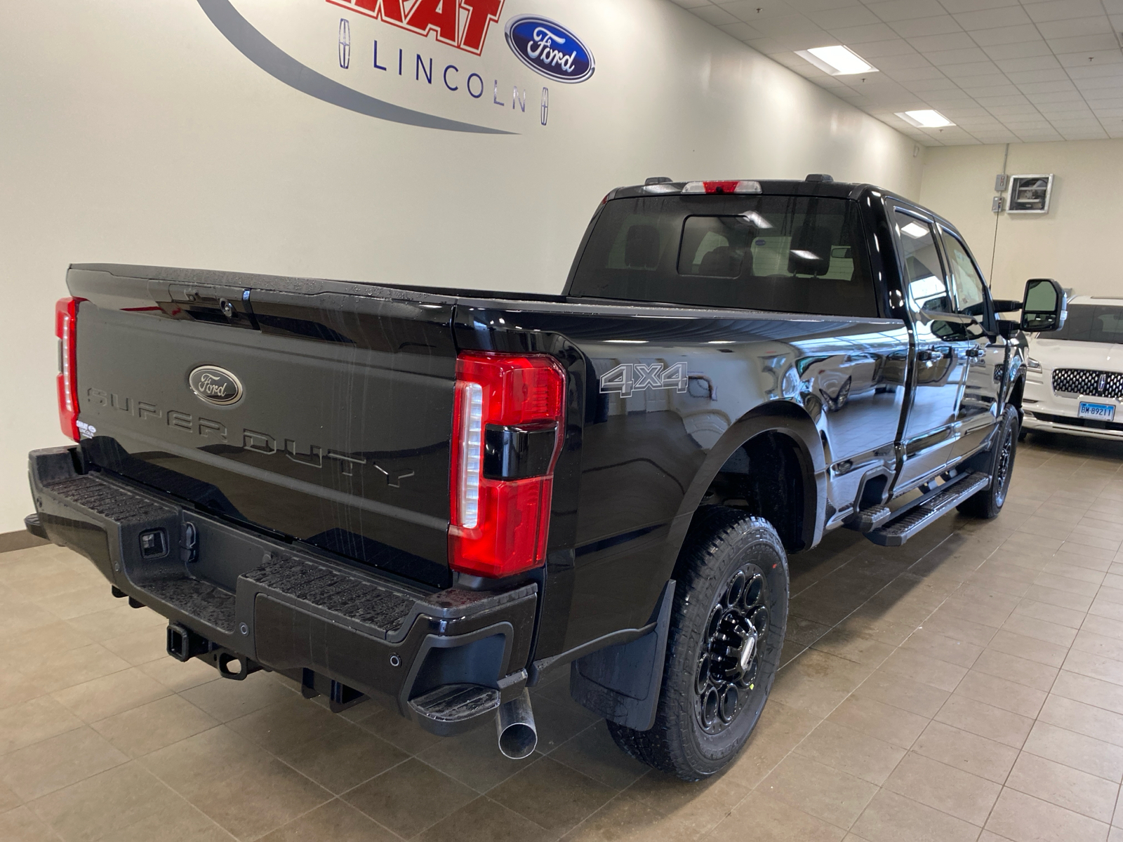 2024 Ford Super Duty F-350 SRW 2024 FORD F-350 LARIAT CREW CAB 4DR 160 WB 4WD HD 7