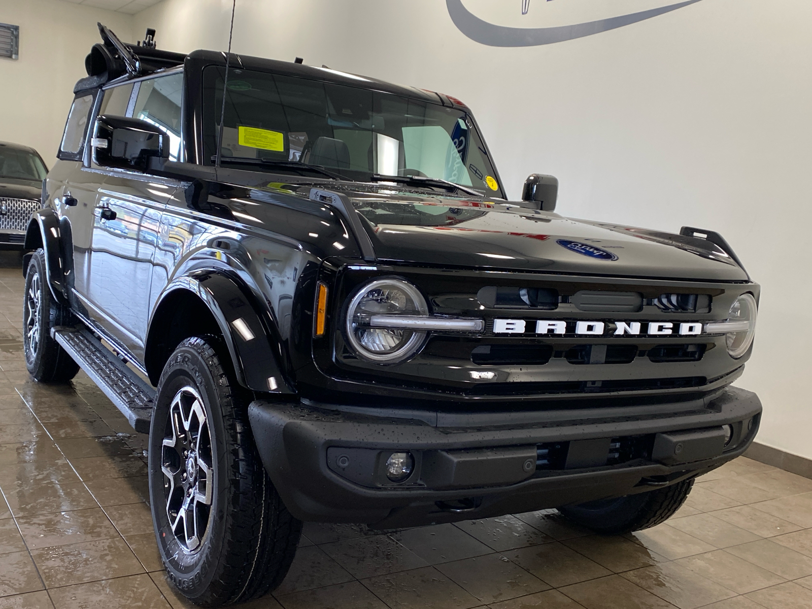 2024 Ford Bronco 2024 FORD BRONCO OUTER BANKS 4DR SUV 116.1 WB 4WD 3
