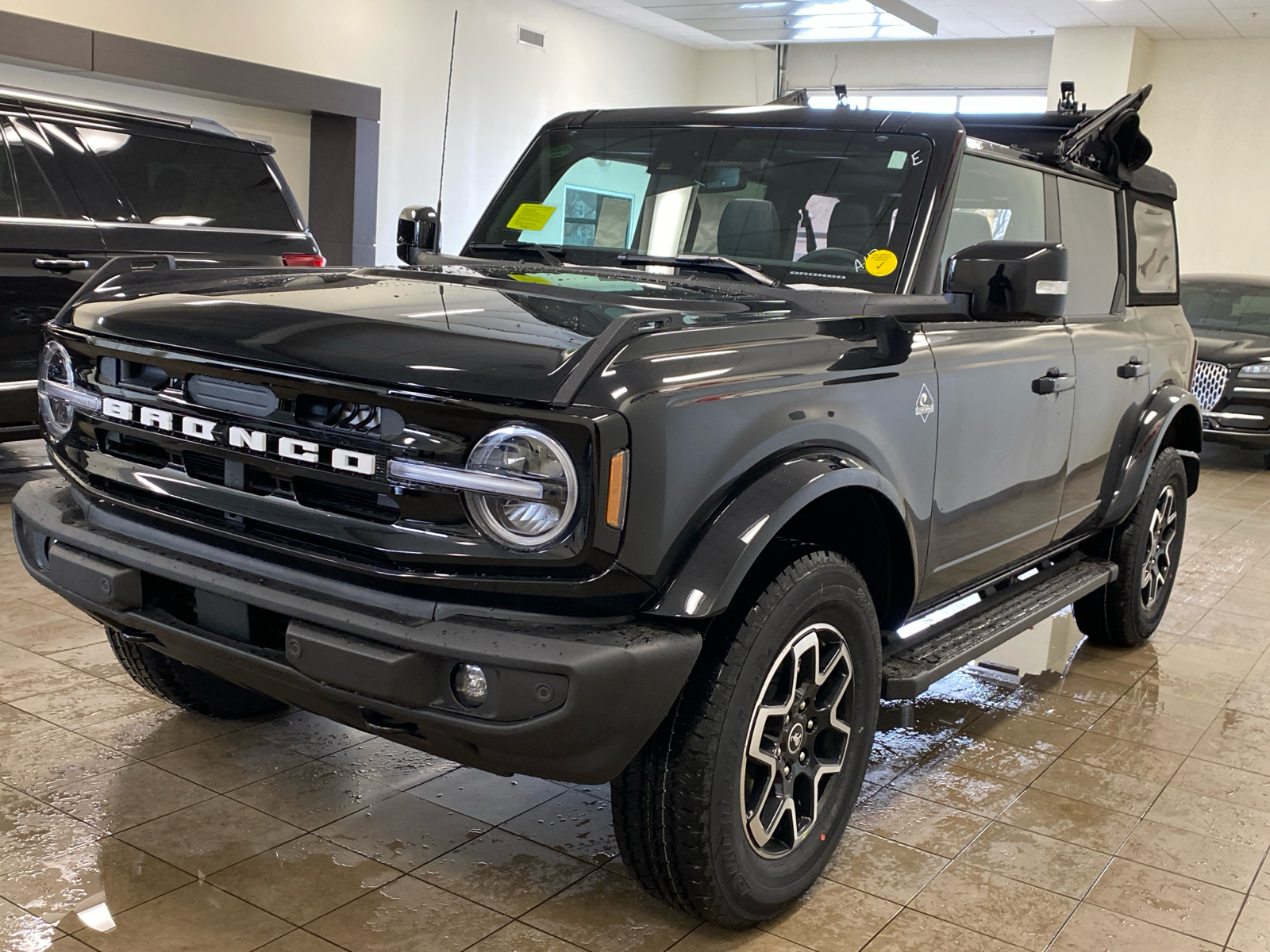 2024 Ford Bronco 2024 FORD BRONCO OUTER BANKS 4DR SUV 116.1 WB 4WD 5