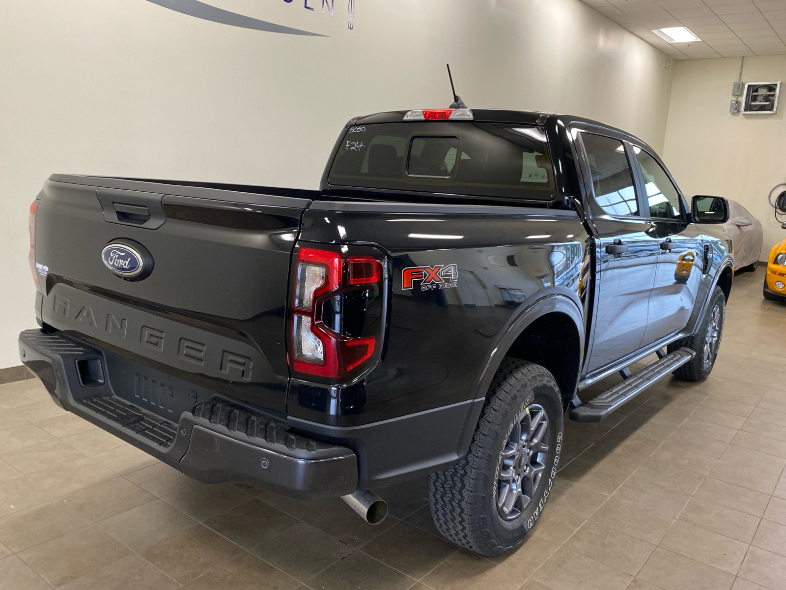 2024 Ford Ranger 2024 FORD RANGER XLT CREW CAB 4DR 128.7 WB 4WD 7