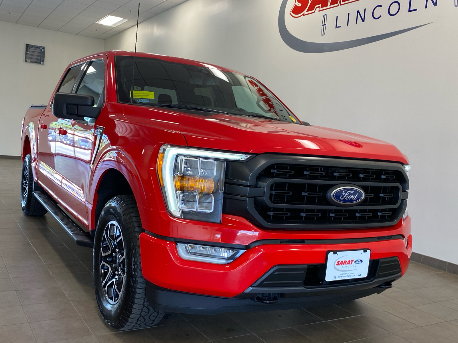 2022 Ford F-150 XLT 2