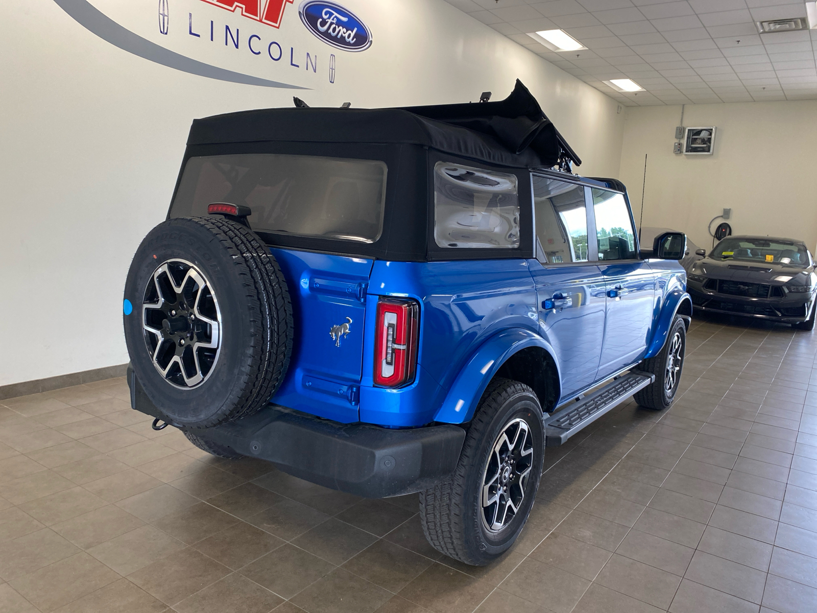 2024 Ford Bronco 2024 FORD BRONCO OUTER BANKS 4DR SUV 116.1 WB 4WD 10