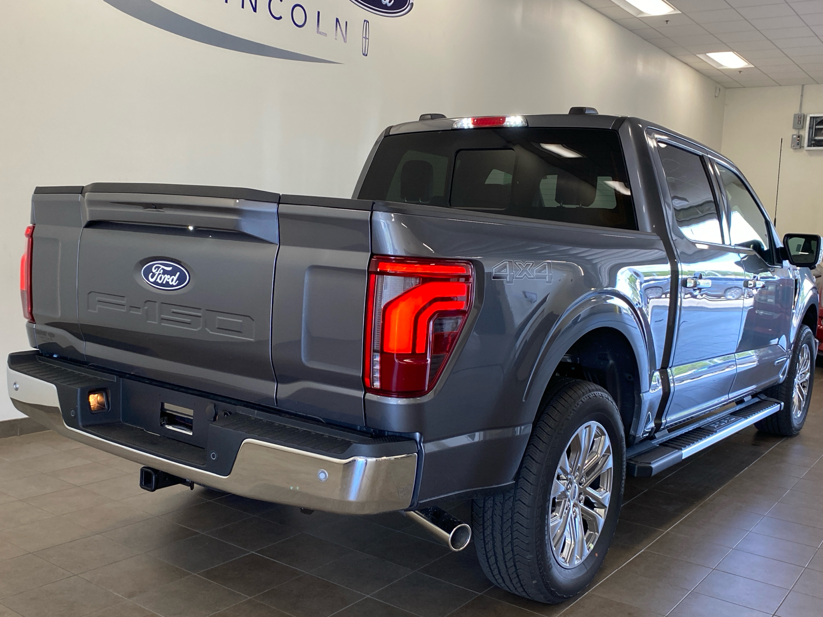 2024 Ford F-150 2024 FORD F-150 LARIAT CREW CAB 4DR 145 WB 4WD 10