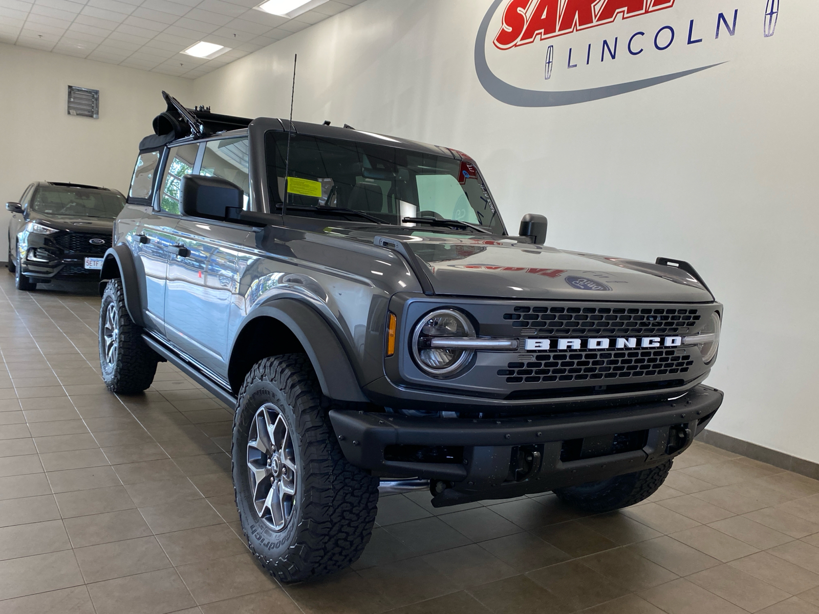 2024 Ford Bronco 2024 FORD BRONCO BADLANDS 4DR SUV 116.1 WB 4WD 3