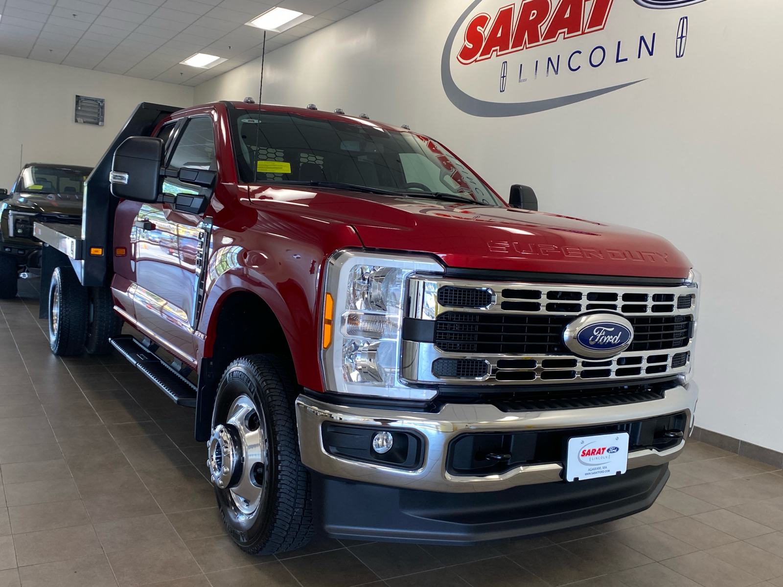 2023 Ford Super Duty F-350 DRW XLT 2