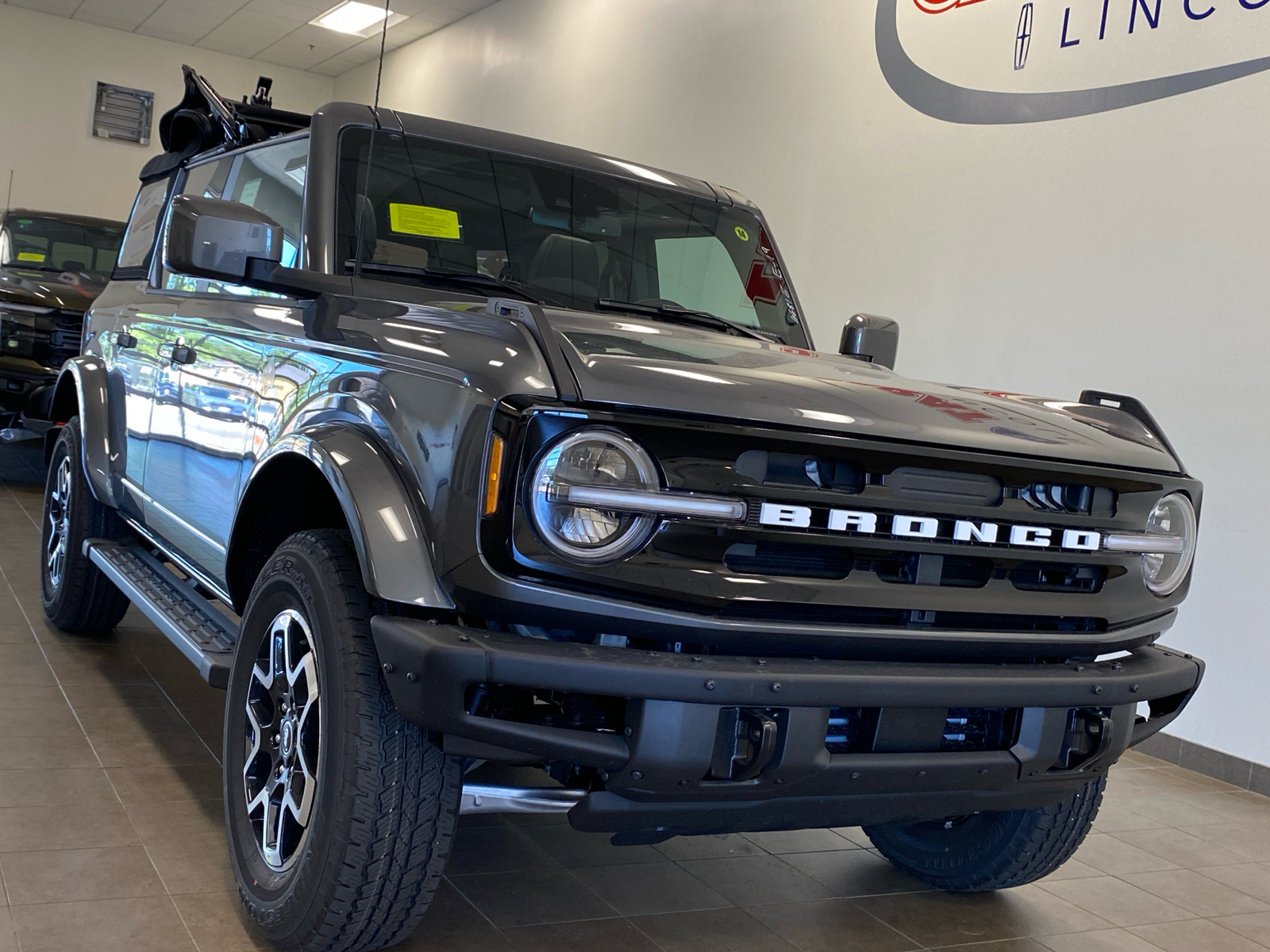 2024 Ford Bronco 2024 FORD BRONCO OUTER BANKS 4DR SUV 116.1 WB 4WD 3