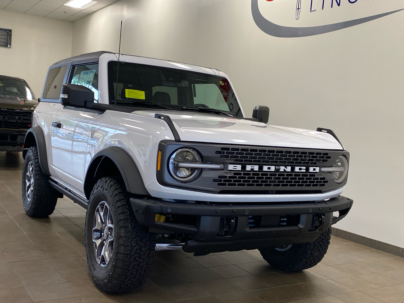 2024 Ford Bronco 2024 FORD BRONCO BADLANDS 2DR SUV 100.4 WB 4WD 2