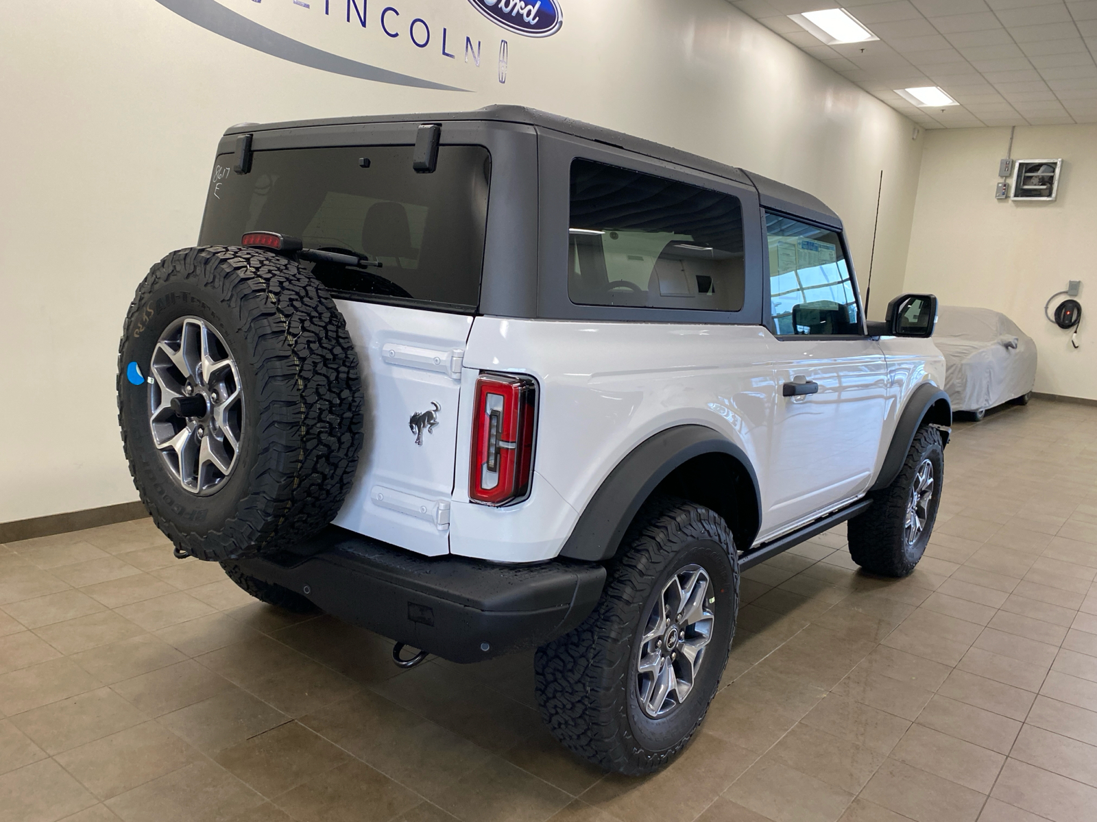 2024 Ford Bronco 2024 FORD BRONCO BADLANDS 2DR SUV 100.4 WB 4WD 7