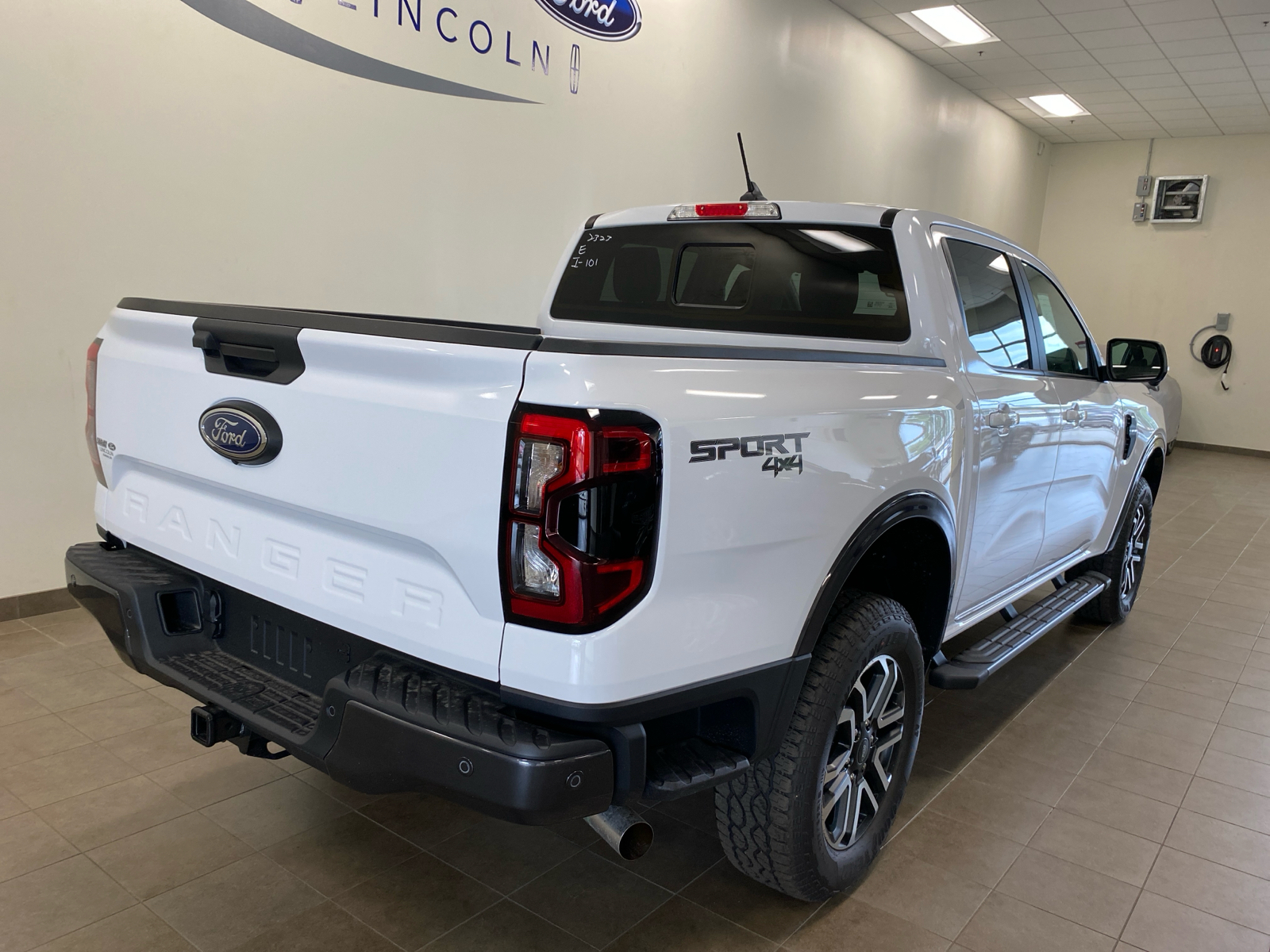 2024 Ford Ranger 2024 FORD RANGER LARIAT CREW CAB 4DR 128.7 WB 4WD 7