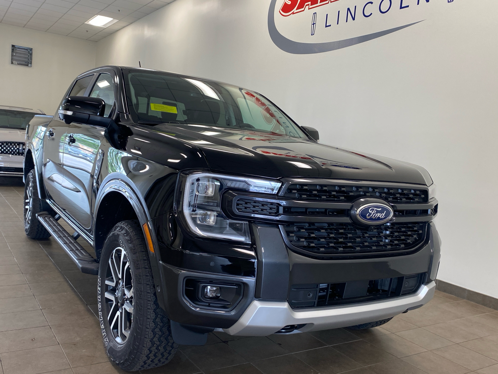 2024 Ford Ranger 2024 FORD RANGER LARIAT CREW CAB 4DR 128.7 WB 4WD 2