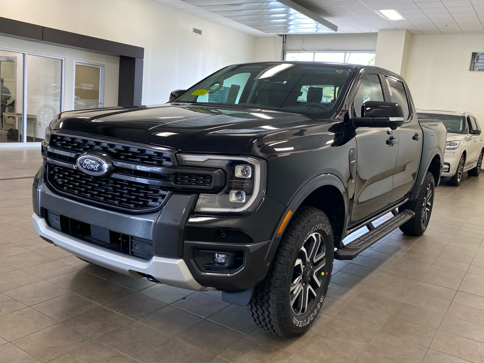 2024 Ford Ranger 2024 FORD RANGER LARIAT CREW CAB 4DR 128.7 WB 4WD 4