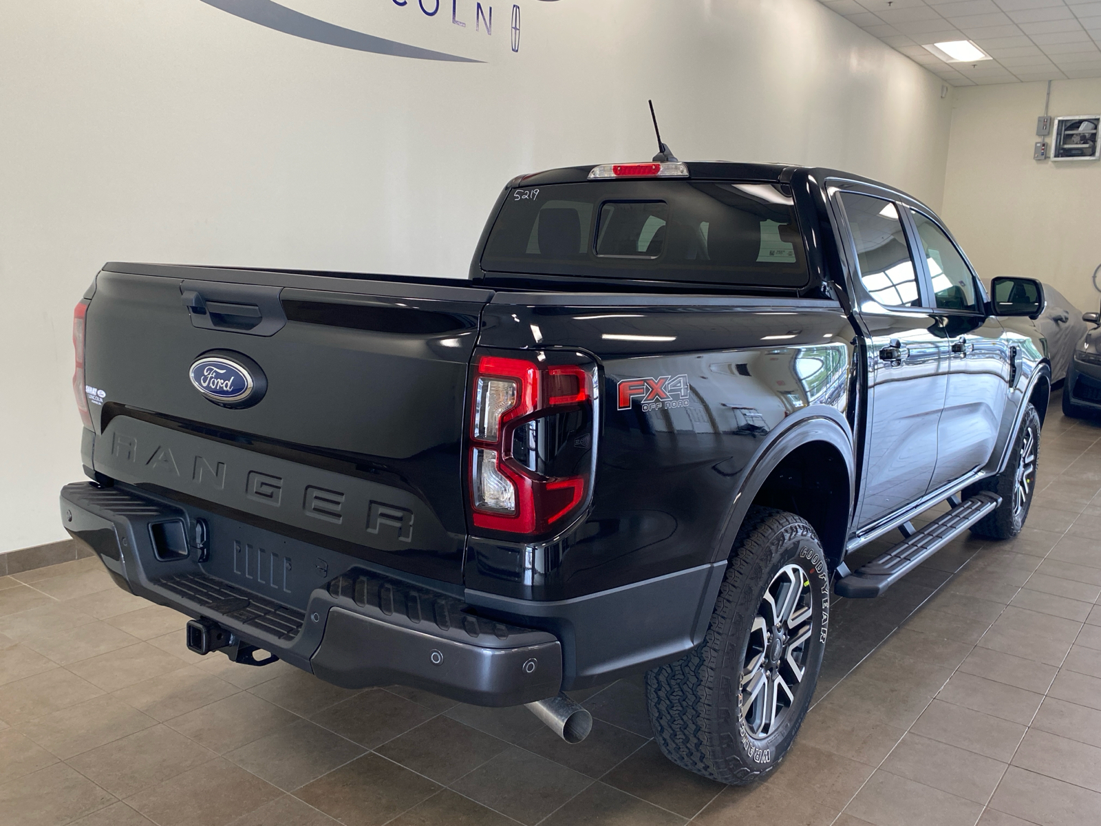 2024 Ford Ranger 2024 FORD RANGER LARIAT CREW CAB 4DR 128.7 WB 4WD 7