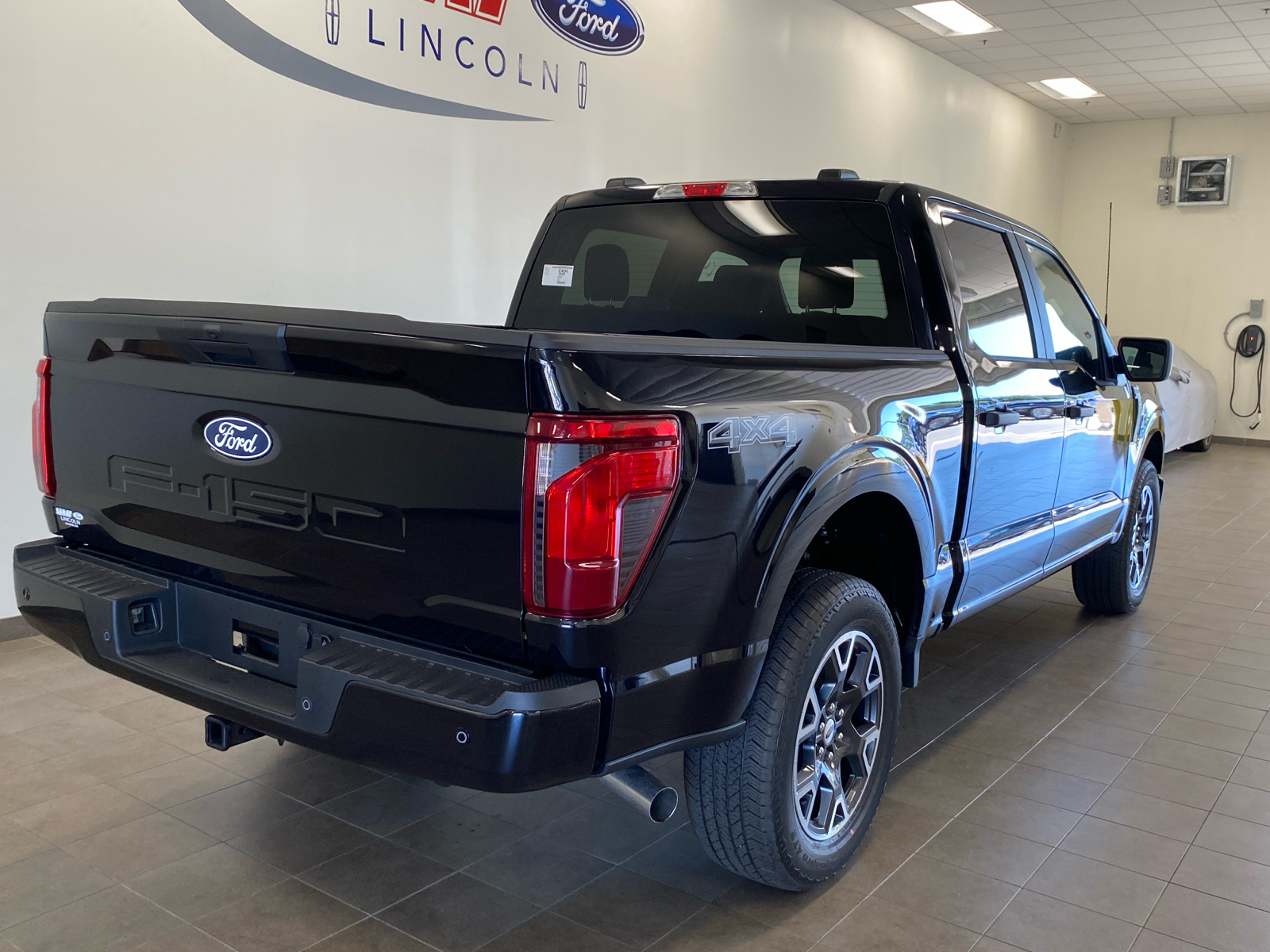 2024 Ford F-150 2024 FORD F-150 STX CREW CAB 4DR 145 WB 4WD 7