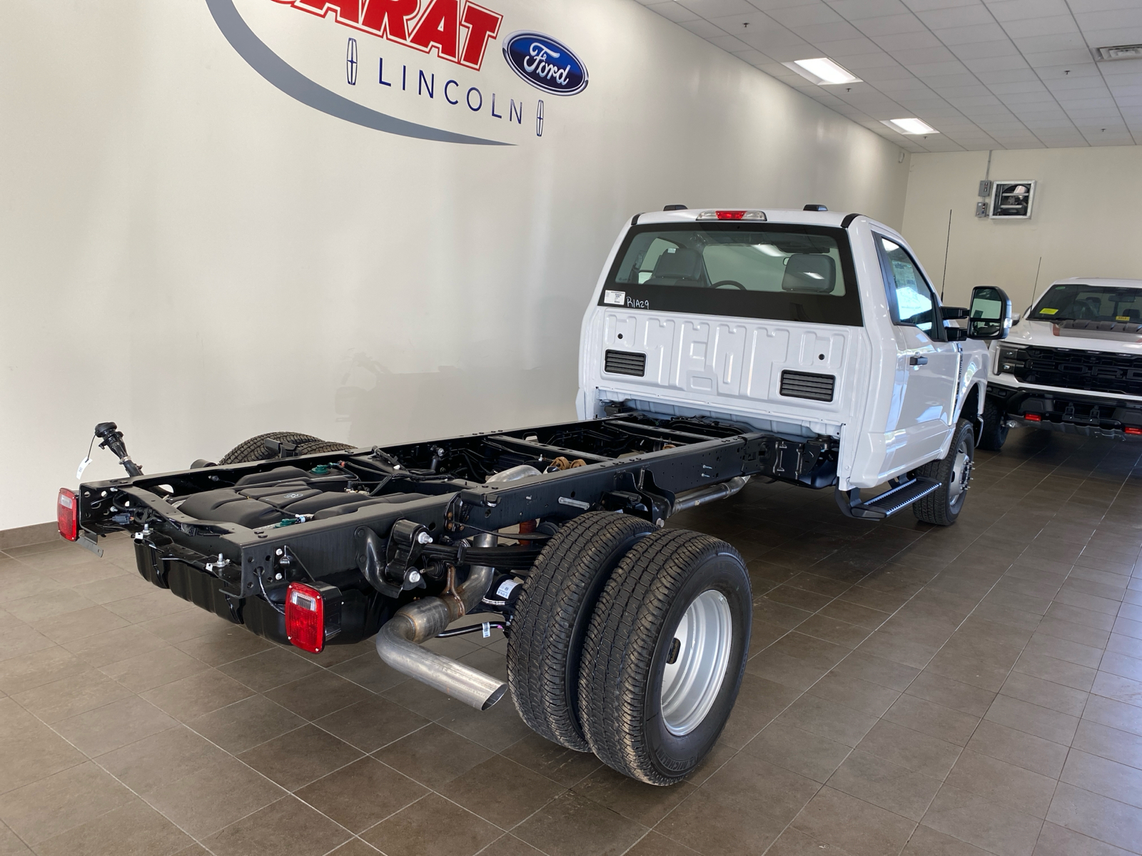 2024 Ford Super Duty F-350 DRW 2024 FORD F-350 CHASSIS XL REG. CAB DRW 2DR 145 W 7