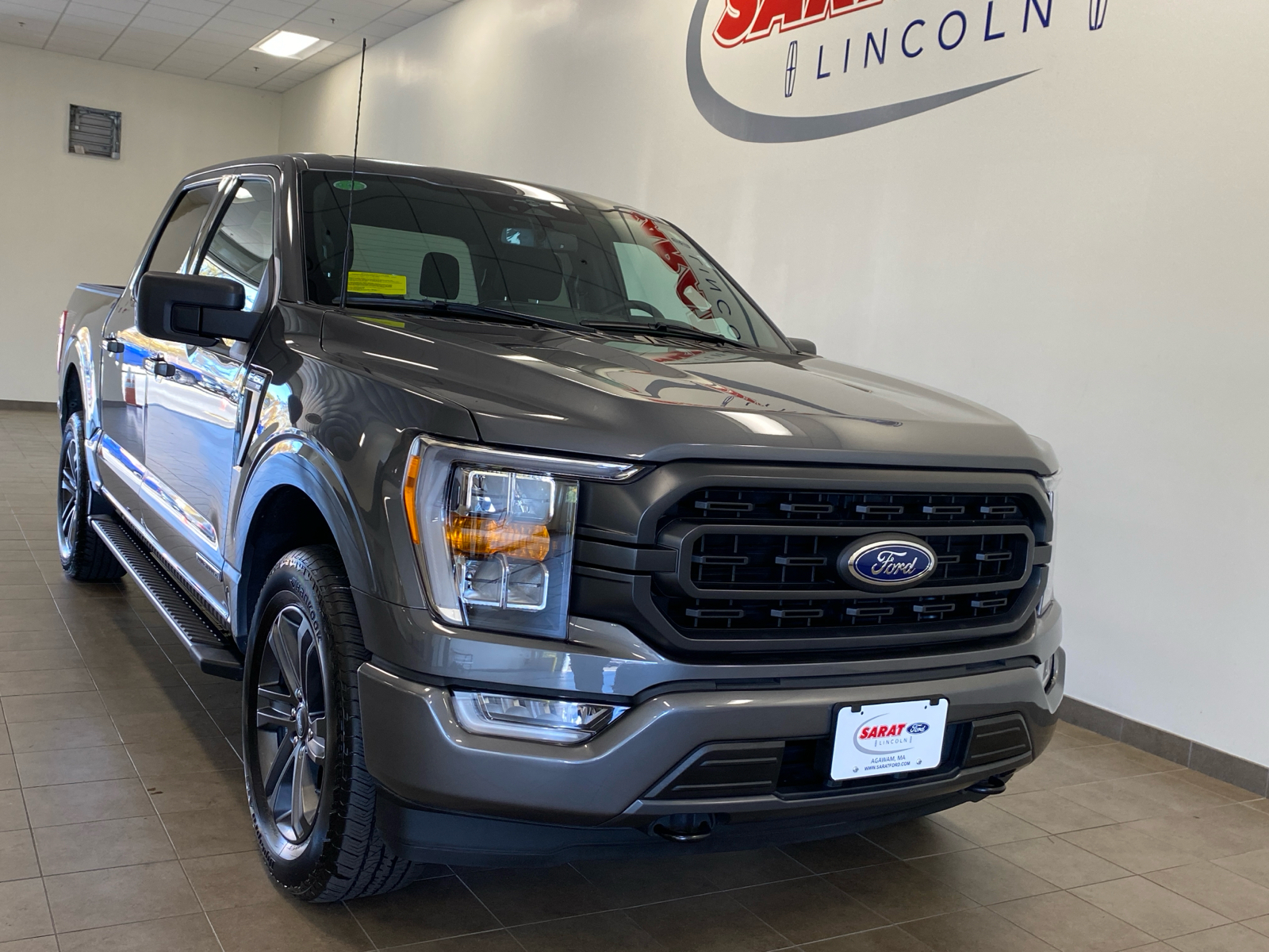 2023 Ford F-150 XLT 2