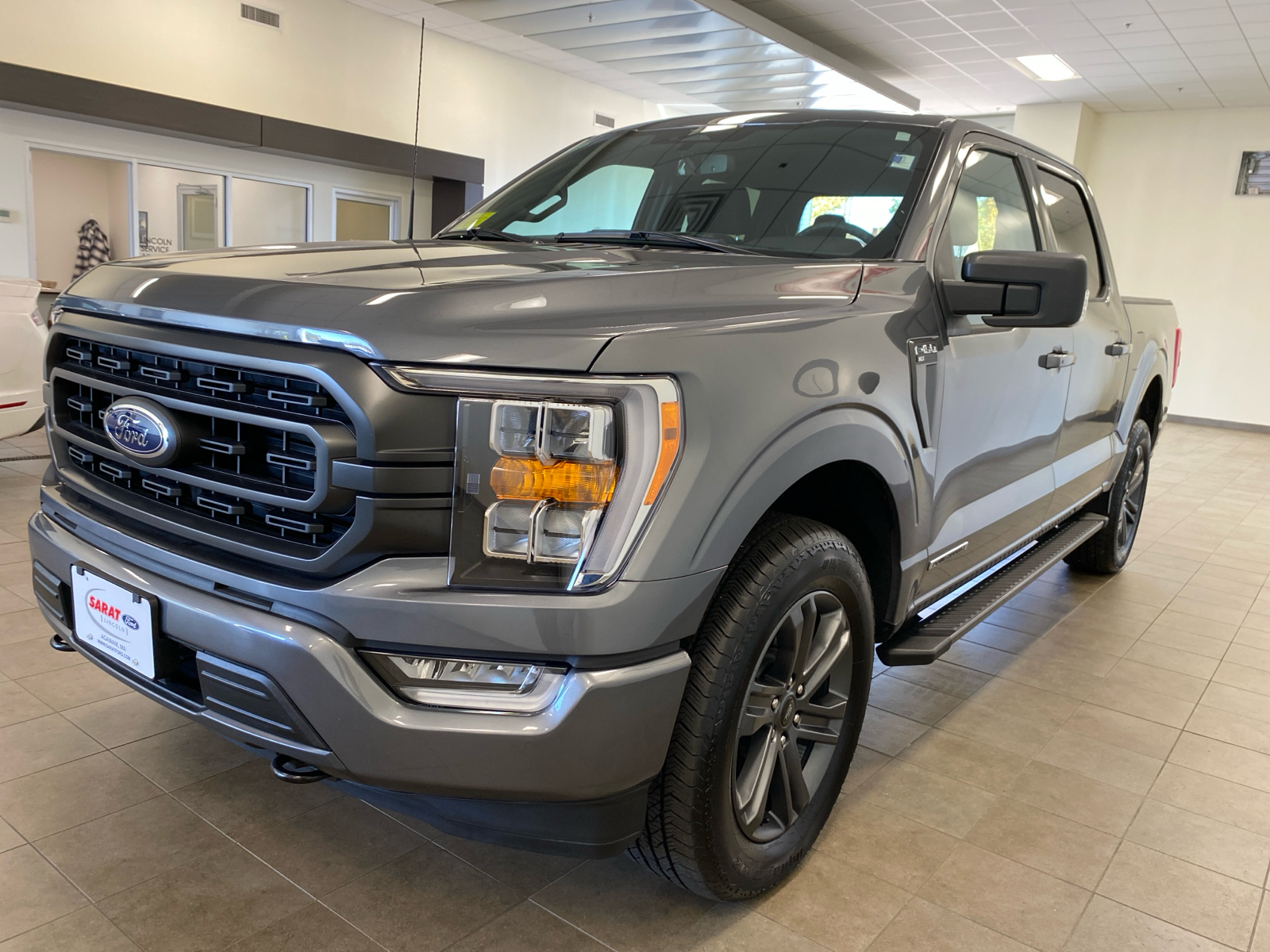 2023 Ford F-150 XLT 4