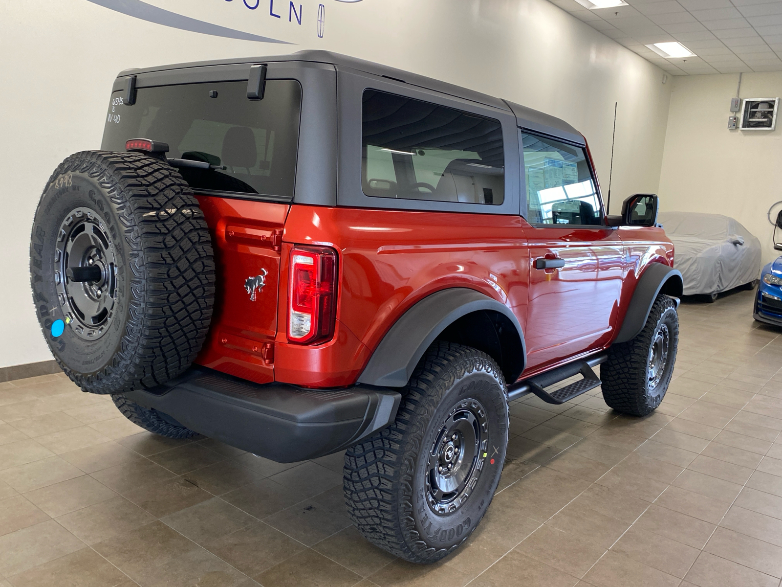 2024 Ford Bronco 2024 FORD BRONCO BLACK DIAMOND 2DR SUV 100.4 WB 4 8