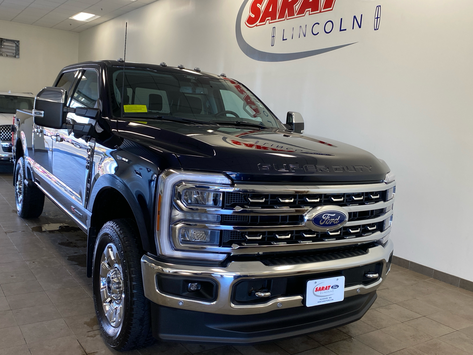 2024 Ford Super Duty F-350 SRW LARIAT 2