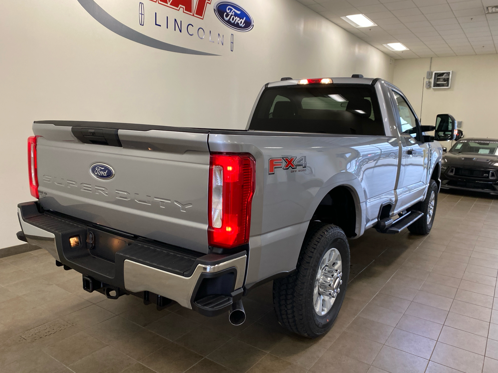 2024 Ford Super Duty F-350 SRW 2024 FORD F-350 XLT REG. CAB 2DR 142 WB 4WD HD 7