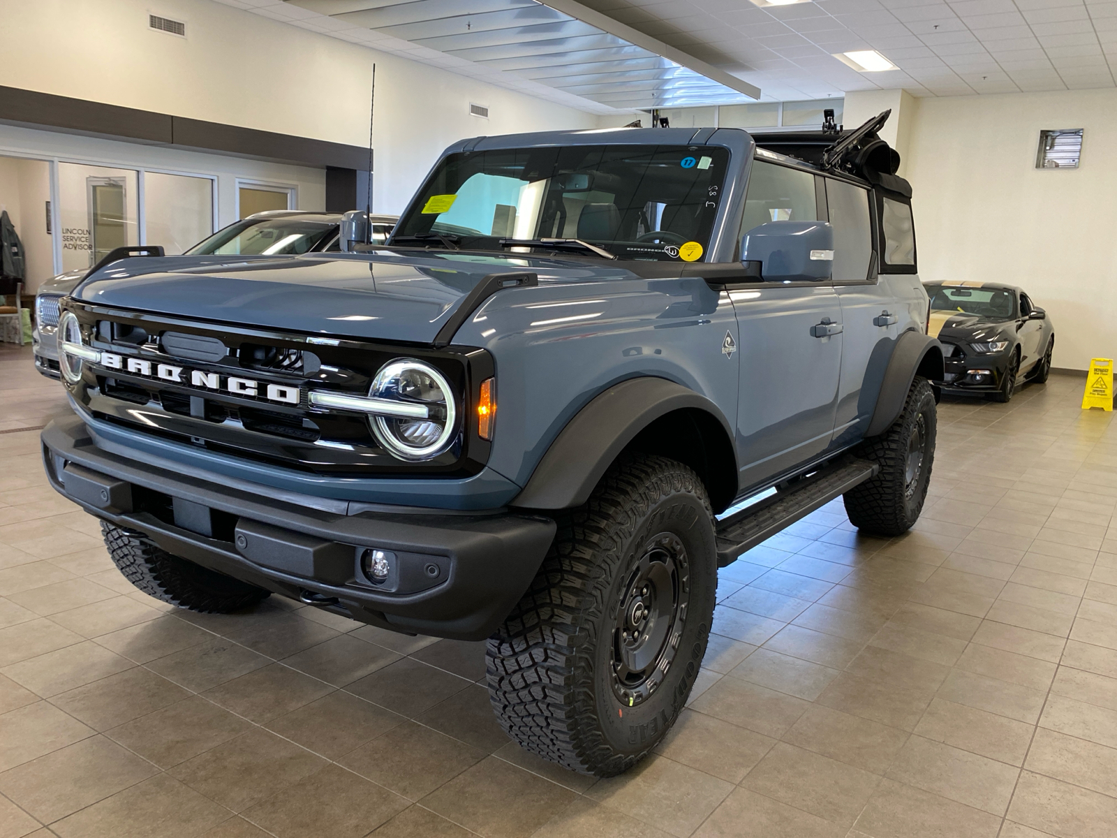 2024 Ford Bronco 2024 FORD BRONCO OUTER BANKS 4DR SUV 116.1 WB 4WD 5