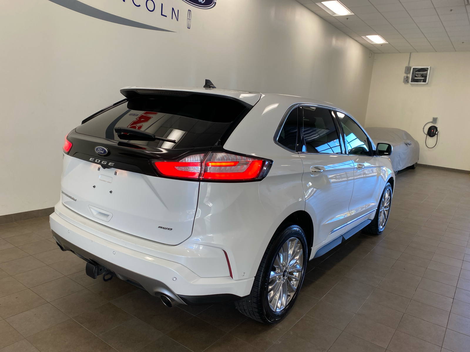 2022 Ford Edge Titanium 9