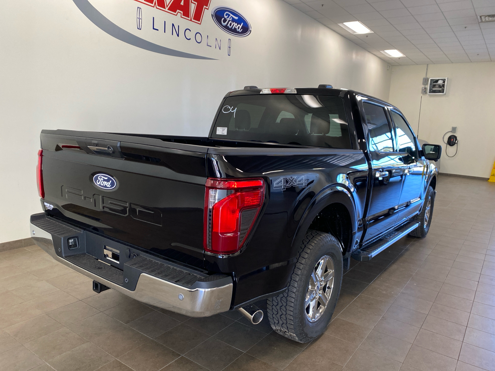 2024 Ford F-150 2024 FORD F-150 XLT CREW CAB 4DR 145 WB 4WD 7