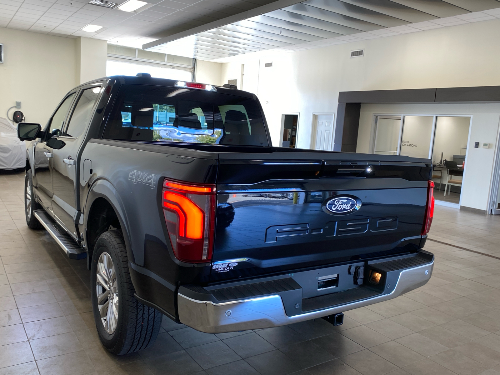 2024 Ford F-150 2024 FORD F-150 LARIAT CREW CAB 4DR 145 WB 4WD 5