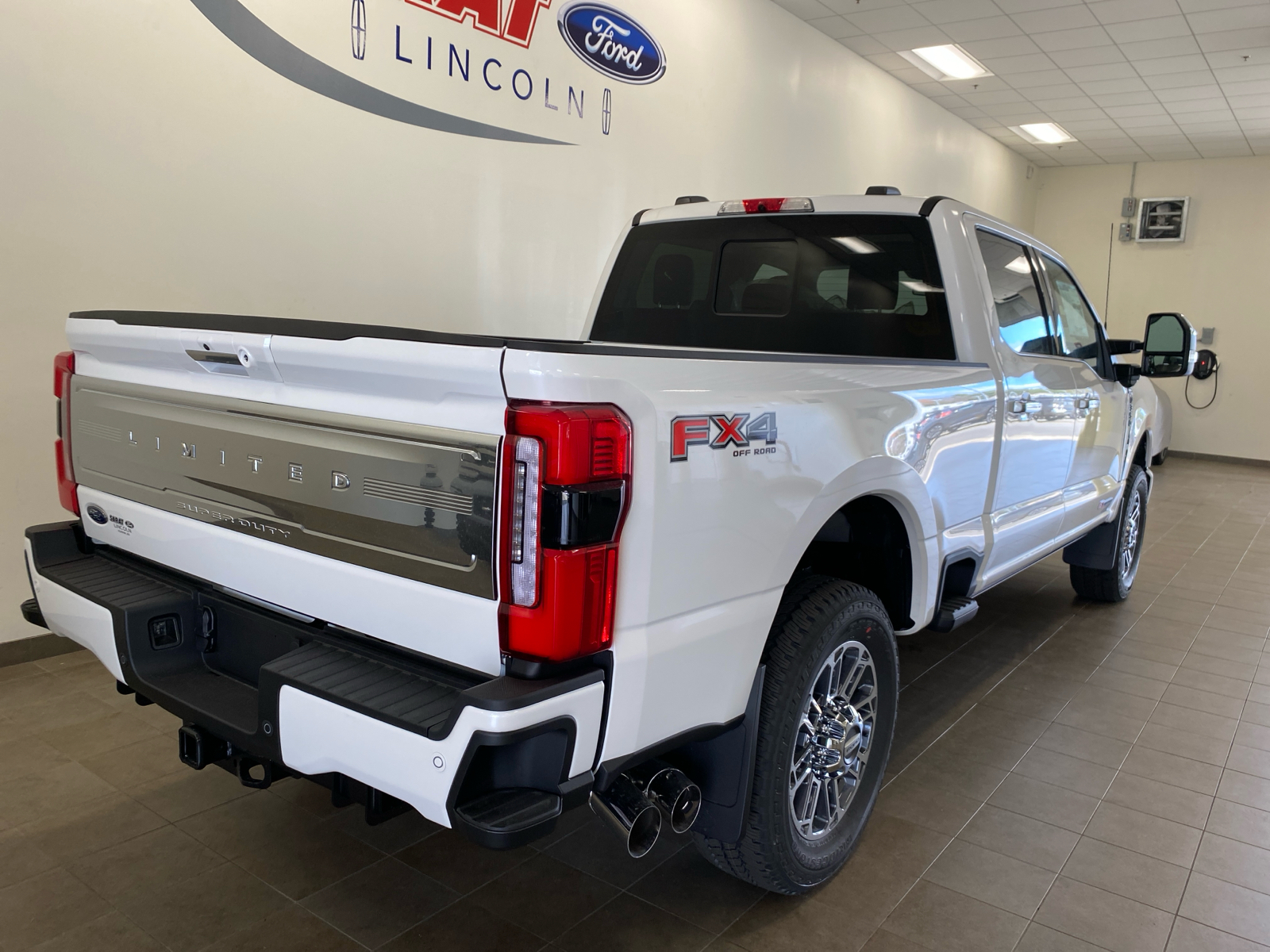 2024 Ford Super Duty F-350 SRW 2024 FORD F-350 LIMITED CREW CAB 4DR 160 WB 4WD H 7