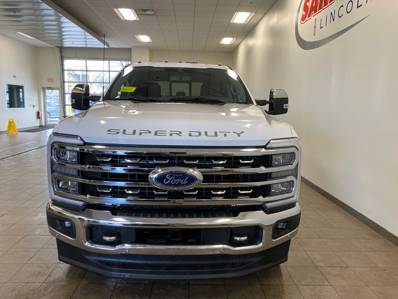 2023 Ford Super Duty F-250 SRW LARIAT 3