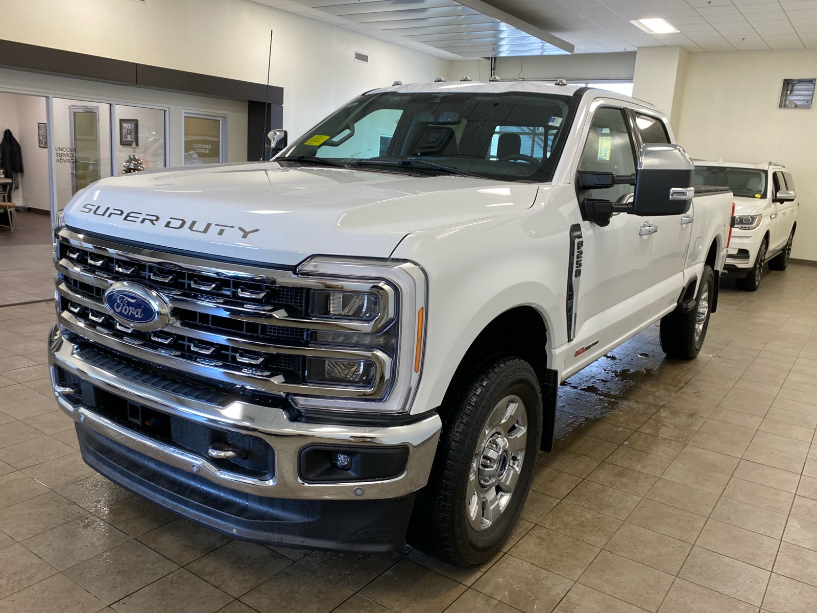 2023 Ford Super Duty F-250 SRW LARIAT 4