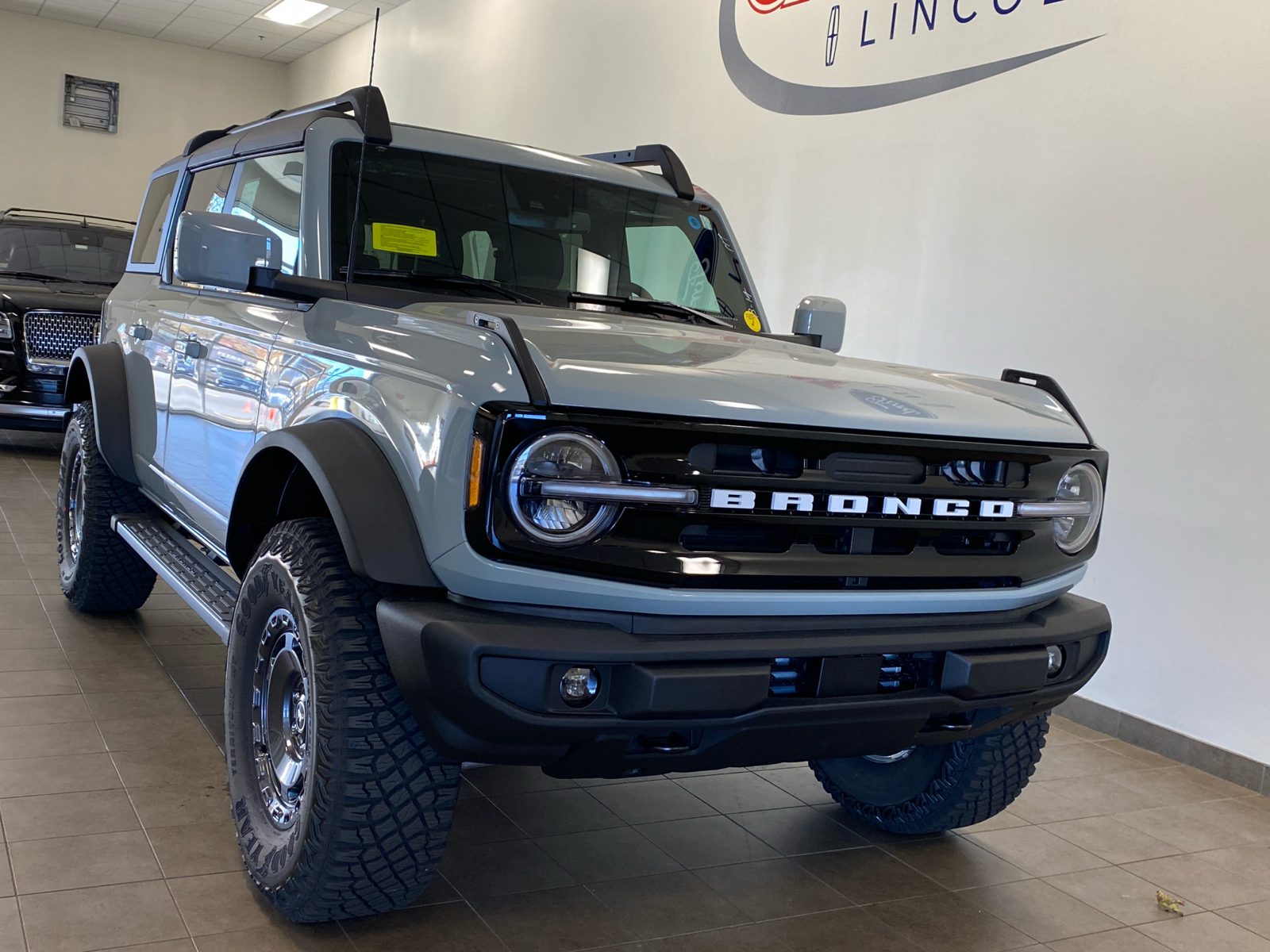 2024 Ford Bronco 2024 FORD BRONCO OUTER BANKS 4DR SUV 116.1 WB 4WD 2