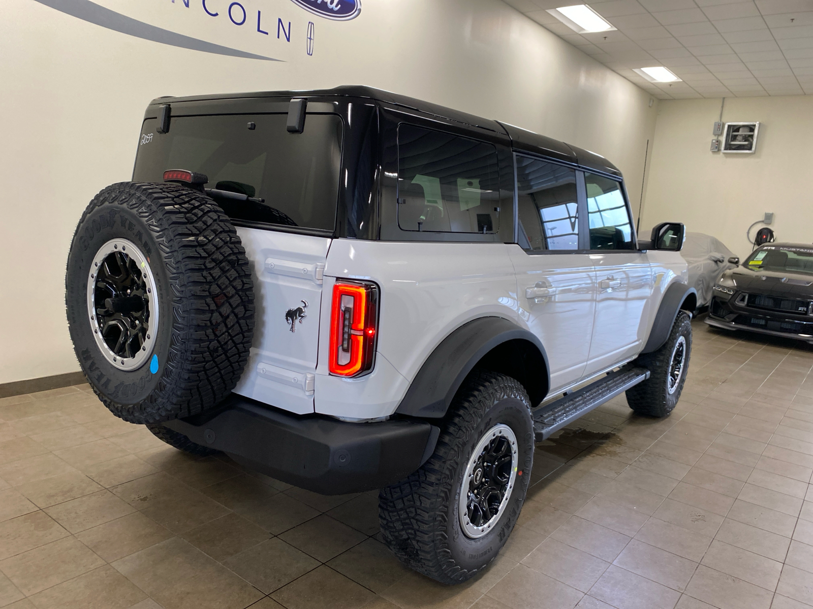 2024 Ford Bronco 2024 FORD BRONCO OUTER BANKS 4DR SUV 116.1 WB 4WD 7