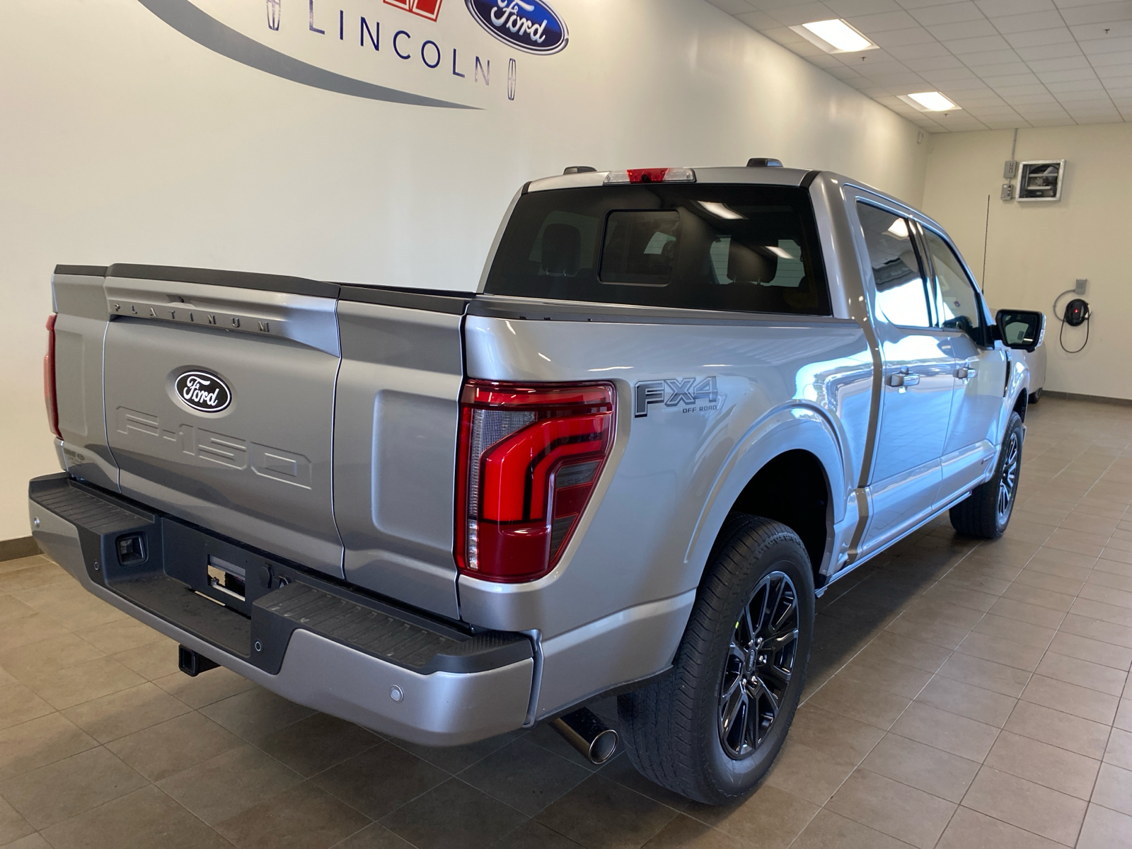 2024 Ford F-150 2024 FORD F-150 PLATINUM CREW CAB 4DR 145 WB 4WD 9