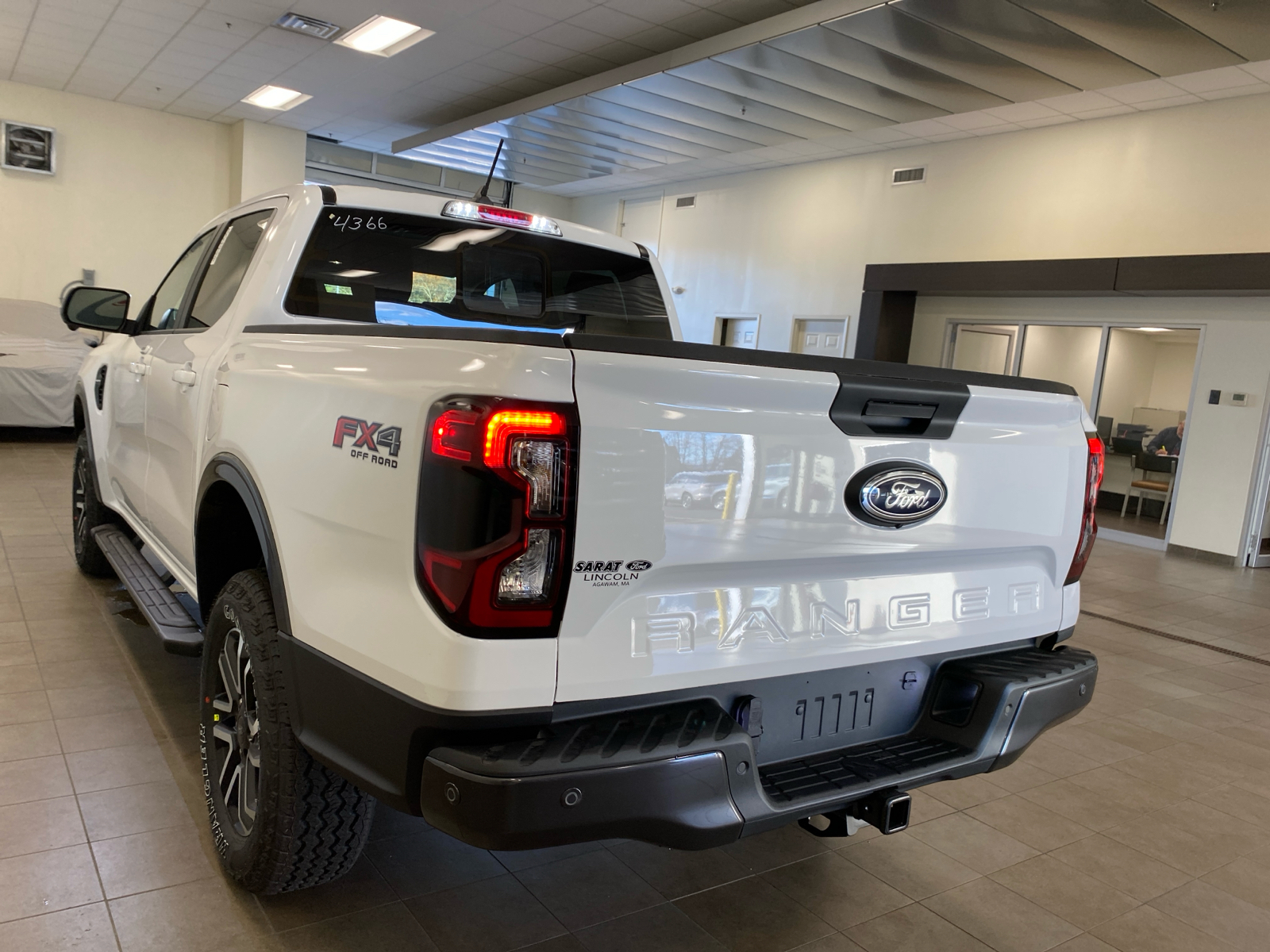 2024 Ford Ranger 2024 FORD RANGER LARIAT CREW CAB 4DR 128.7 WB 4WD 5