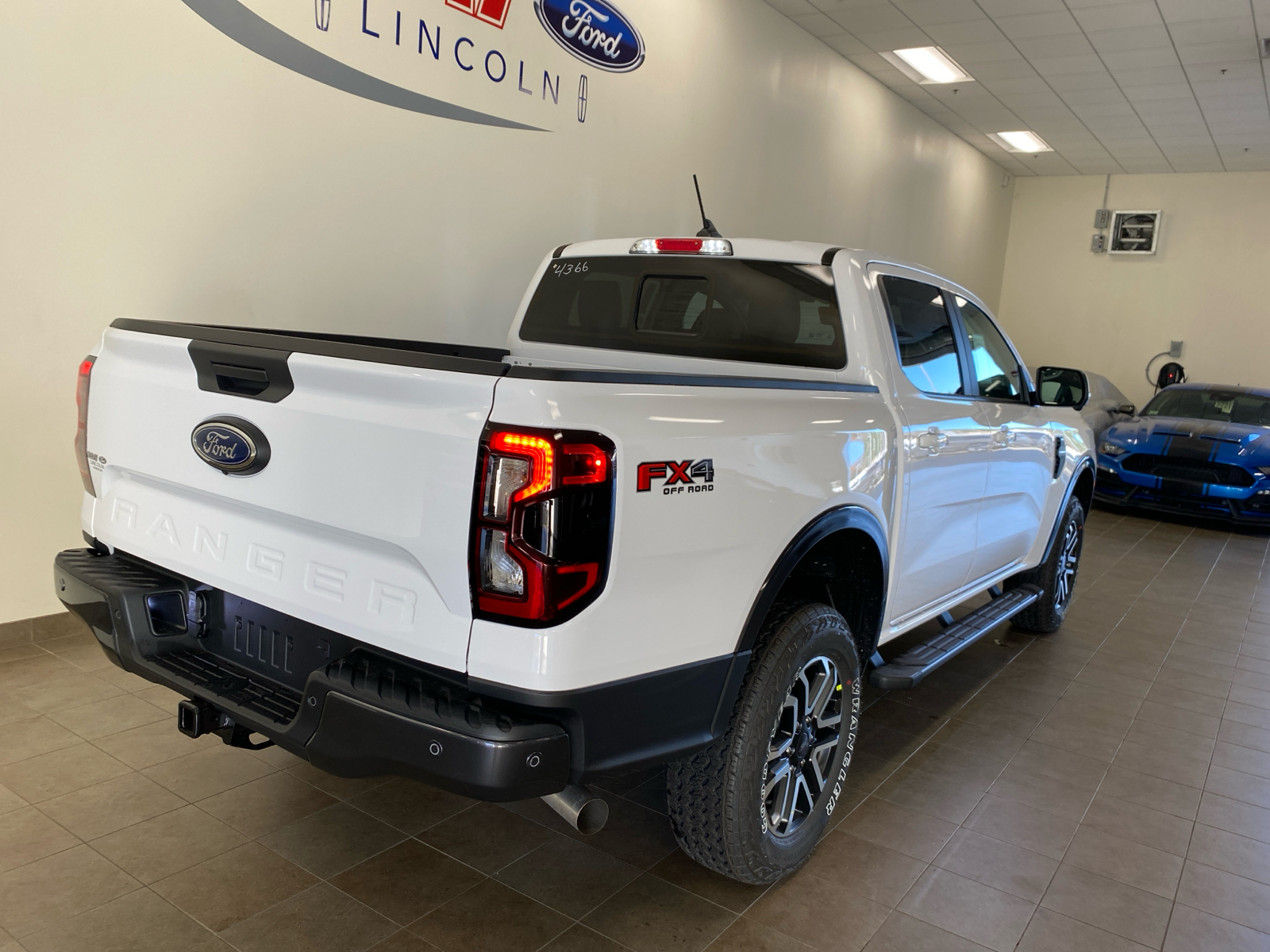 2024 Ford Ranger 2024 FORD RANGER LARIAT CREW CAB 4DR 128.7 WB 4WD 7