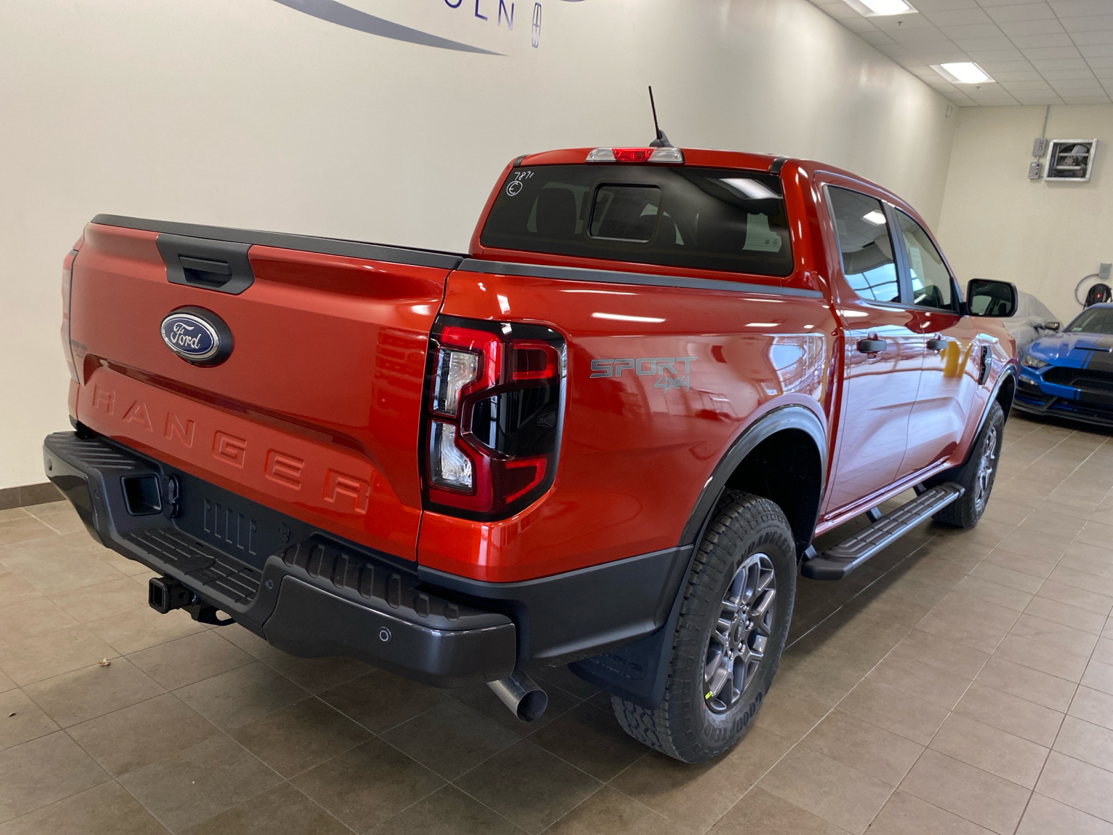 2024 Ford Ranger 2024 FORD RANGER XLT CREW CAB 4DR 128.7 WB 4WD 9