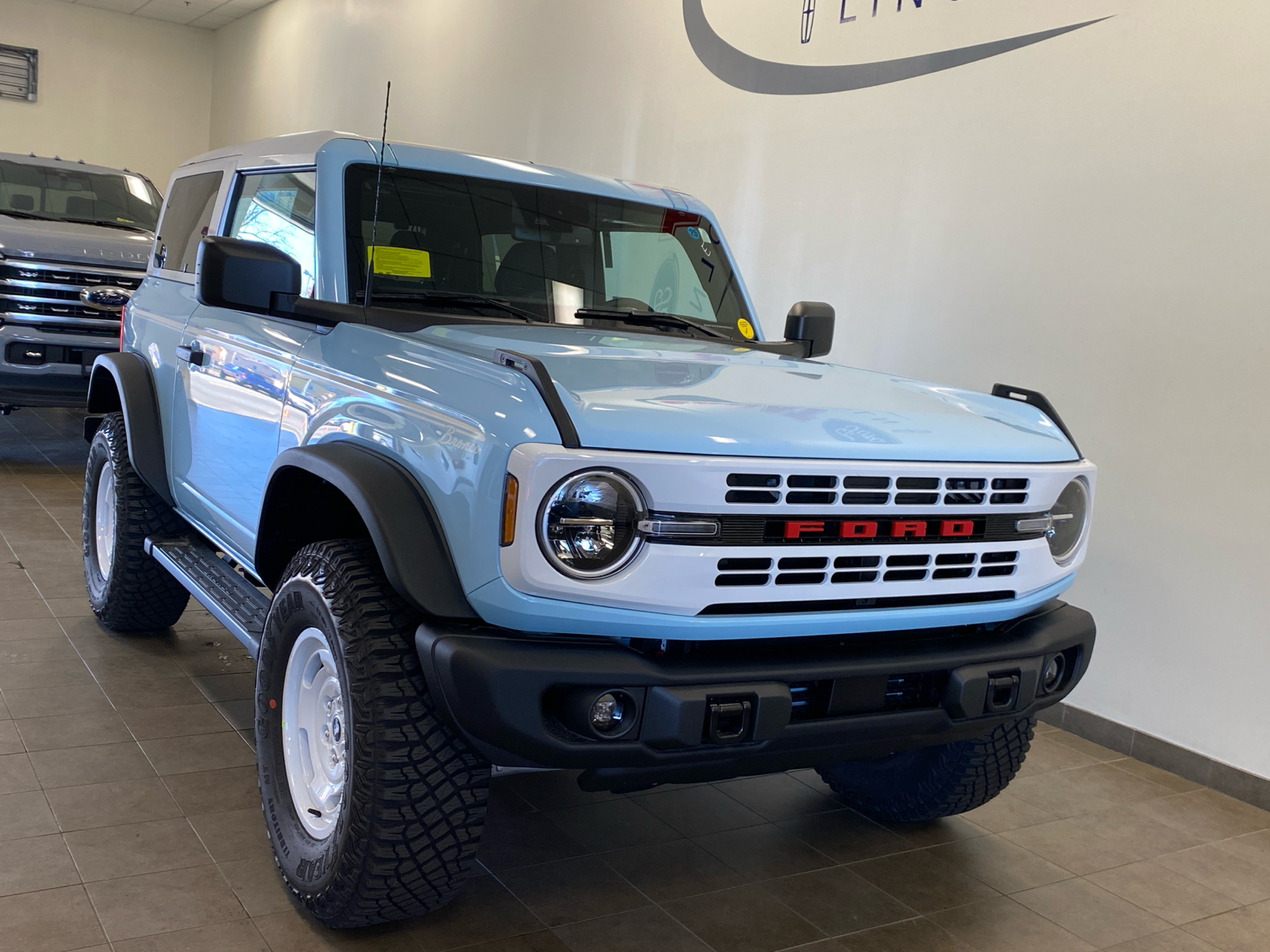 2024 Ford Bronco 2024 FORD BRONCO HERITAGE EDITION 2DR SUV 100.4 W 2