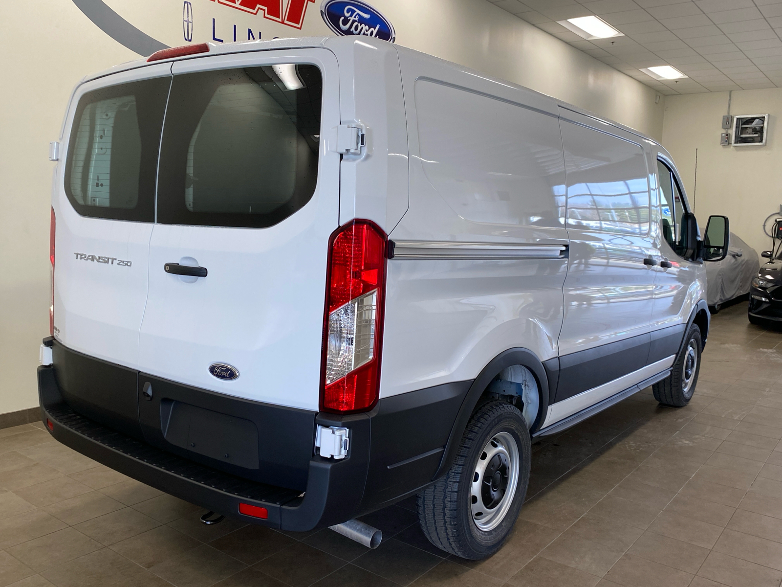 2024 Ford Transit Cargo Van 2024 FORD TRANSIT-250 CARGO 3DR 130 WB RWD 8