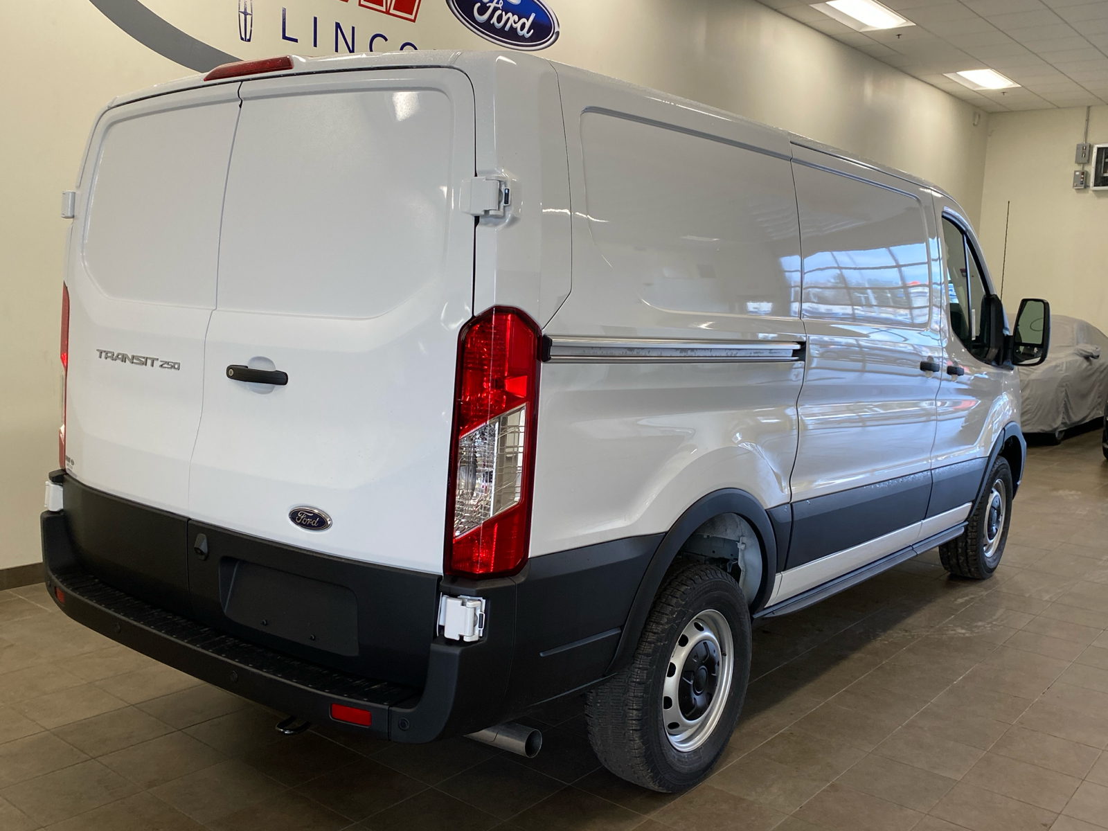 2024 Ford Transit Cargo Van 2024 FORD TRANSIT-250 CARGO 3DR 130 WB RWD 8