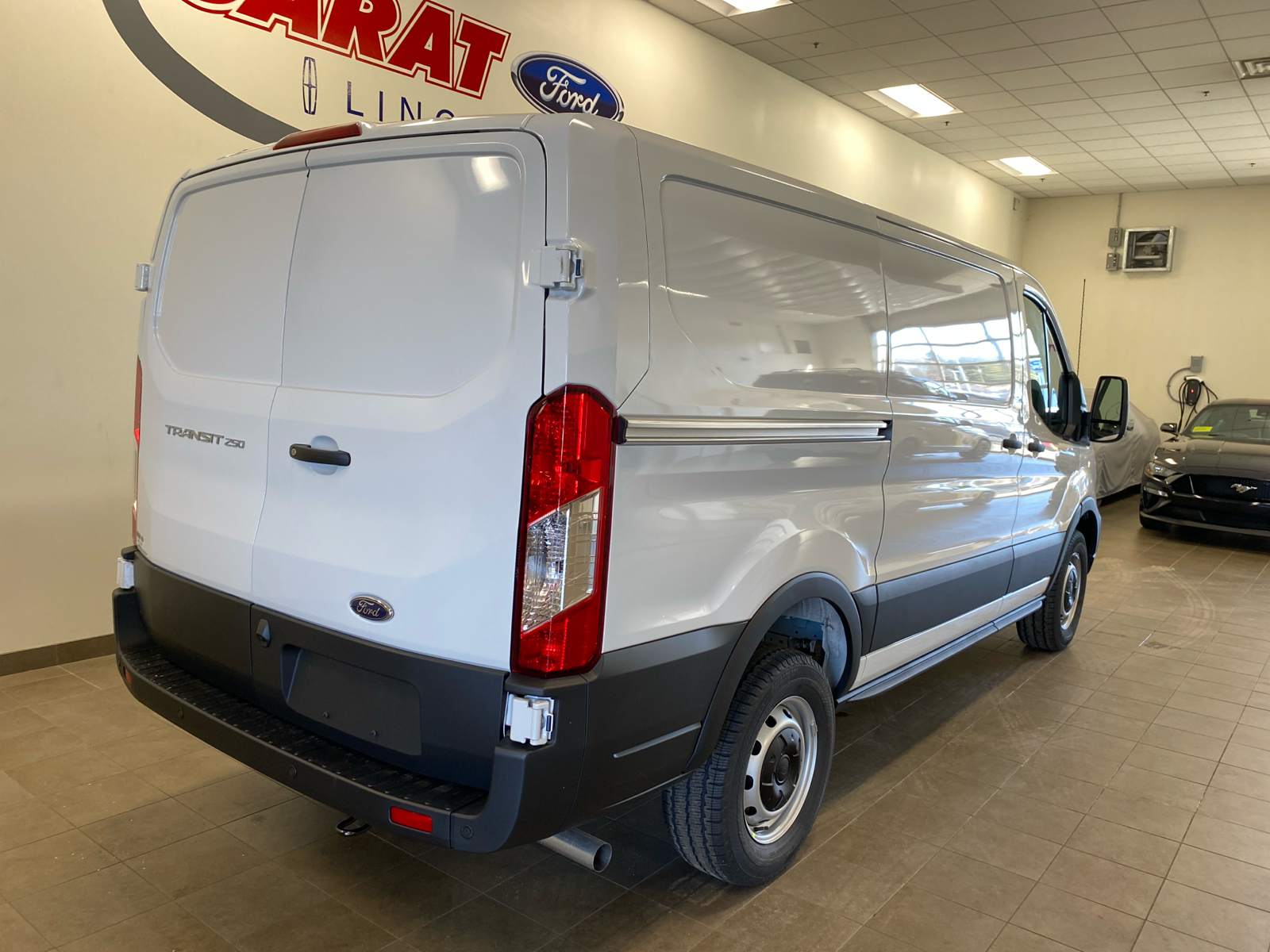 2024 Ford Transit Cargo Van 2024 FORD TRANSIT-250 CARGO 3DR 130 WB RWD 8