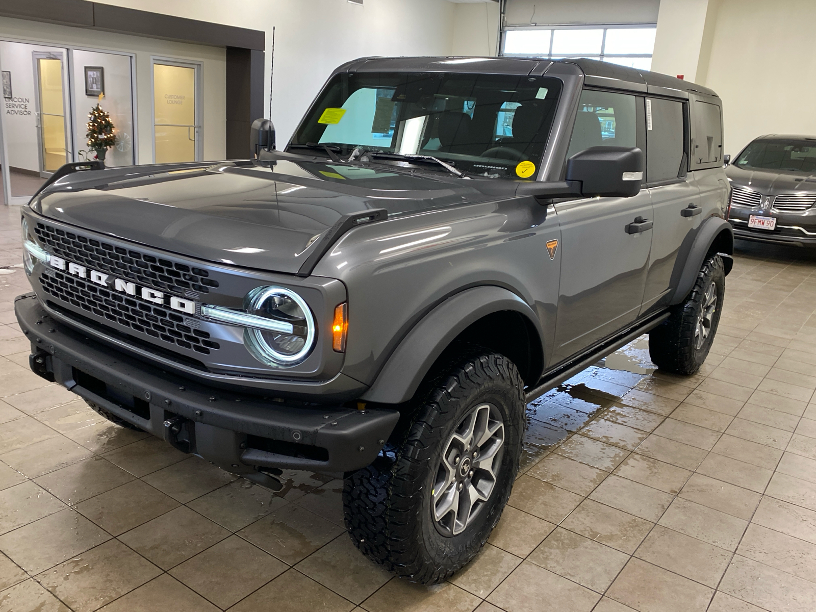 2024 Ford Bronco 2024 FORD BRONCO BADLANDS 4DR SUV 116.1 WB 4WD 4