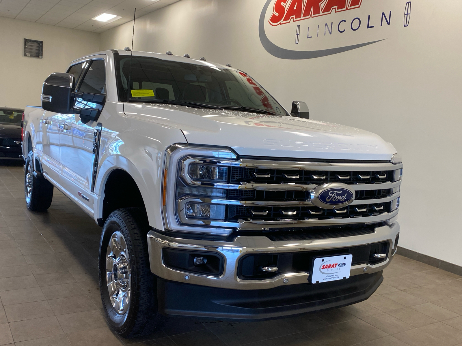 2023 Ford Super Duty F-350 SRW LARIAT 2